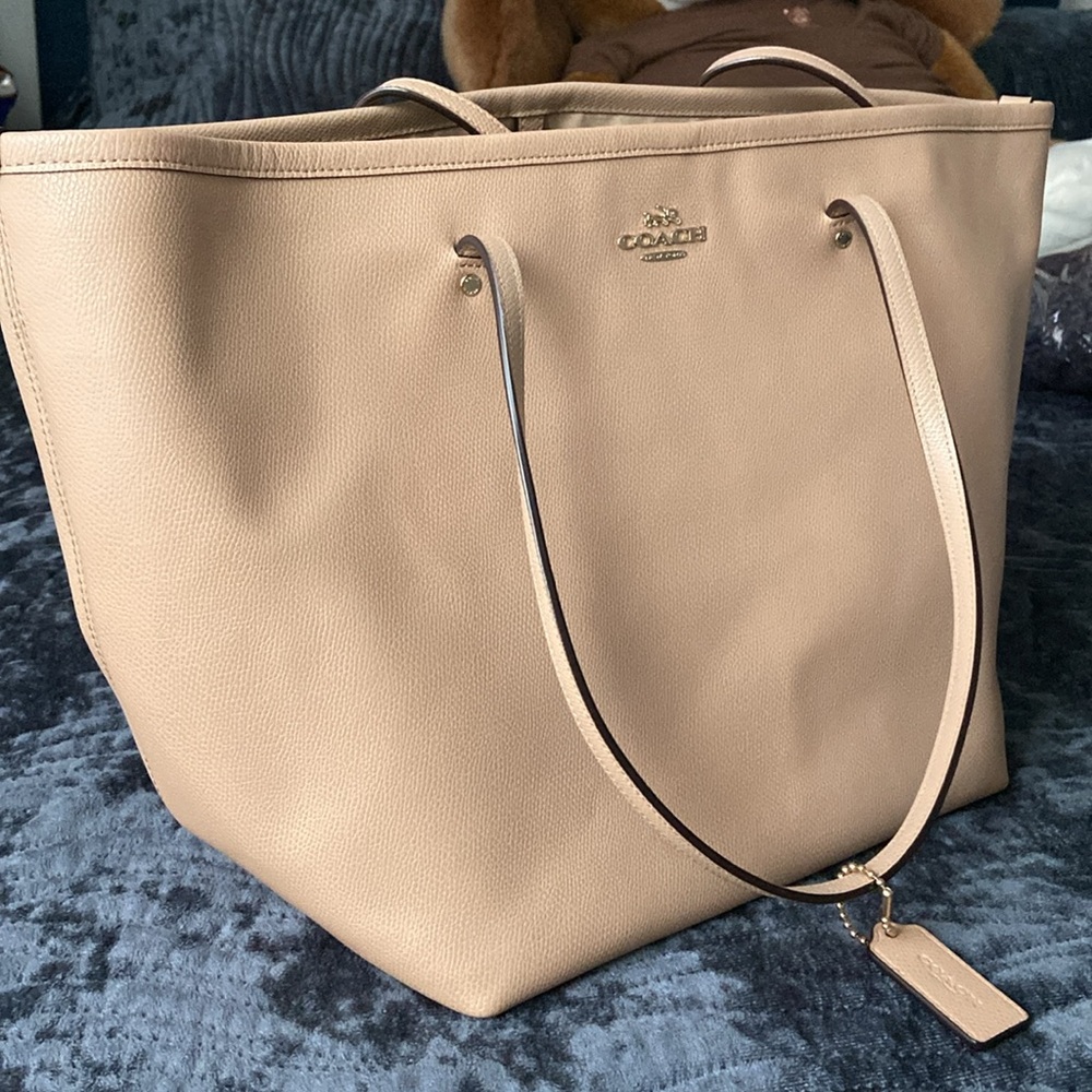 Cross grain leather large jetset tote peachy beige